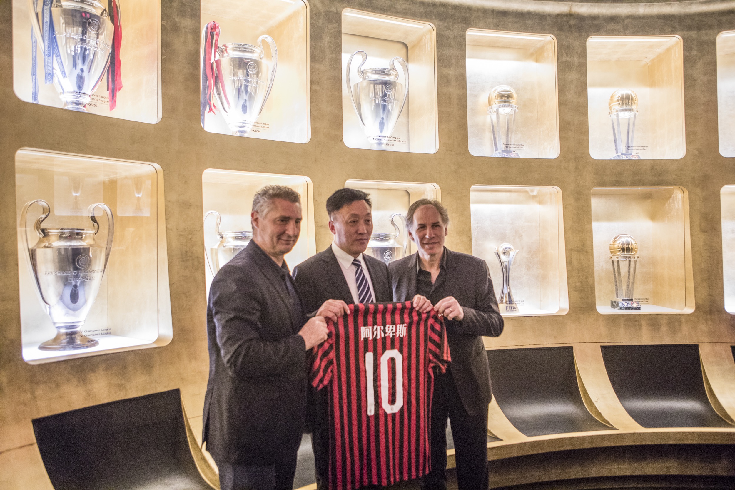 闹剧又结束了！AL3-0战胜T1晋级败者组决赛，将战T1