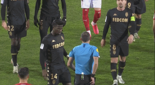 雄鹿队盯上安东尼·戴维斯？交易传闻引发联盟关注