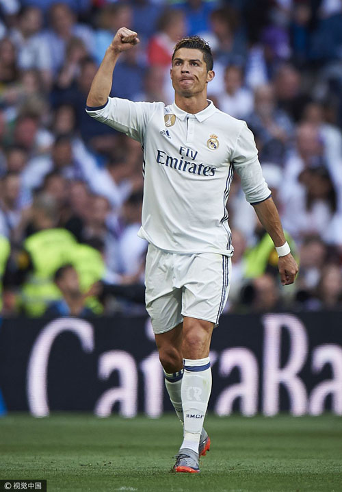 亚马尔传射奥尔莫双响 巴萨3-1阿拉维斯联赛登顶